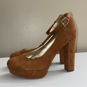 Vintage Suede brown guess heels